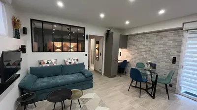 Coin salon dans l'établissement Appartement cosy au cœur du 15e - 1br-3p