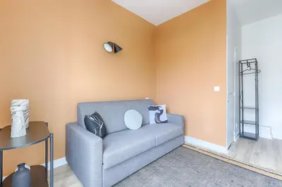 Coin salon dans l'établissement Mykeypers - Studio Cozy 2P - Malakoff 11