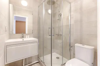 Salle de bains dans l'établissement Mykeypers - Studio Cozy 2P - Malakoff 11