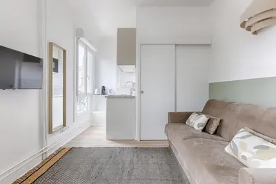Cuisine ou kitchenette dans l'établissement Mykeypers - Studio Deluxe 2P - Malakoff 16