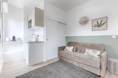 Cuisine ou kitchenette dans l'établissement Mykeypers - Studio Deluxe 2P - Malakoff 16