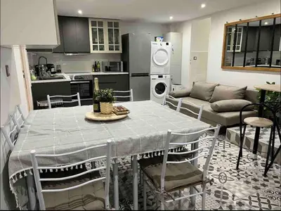 Cuisine ou kitchenette dans l'établissement BXX Private complex 10 min PARIS EXPO 12 rooms