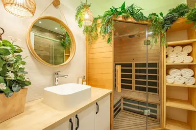 Salle de bains dans l'établissement Luxurious 7p Suite with SAUNA, near PARIS, Metro 4