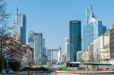 Vue générale sur Neuilly-sur-Seine ou vue de la ville depuis l'appartement