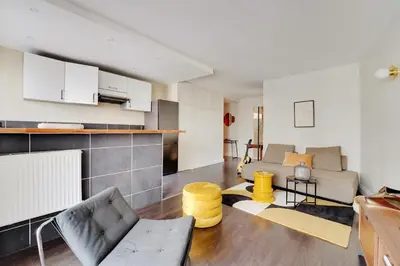 Cuisine ou kitchenette dans l'établissement 2P cosy avec terrasse à Neuilly - proche La Défense