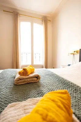 Un ou plusieurs lits dans un hébergement de l'établissement Le Montrouge BEL APPARTEMENT CONFORT GLAM CHIC