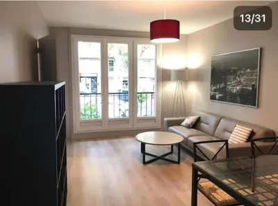 Coin salon dans l'établissement Luxueux pavillon grande suites familiales 4 Pax avec grand jardin et balcon