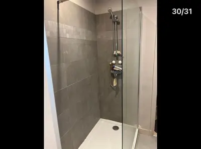 Salle de bains dans l'établissement Luxueux pavillon grande suites familiales 4 Pax avec grand jardin et balcon