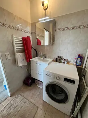 Salle de bains dans l'établissement Studio et terrasse près de Paris