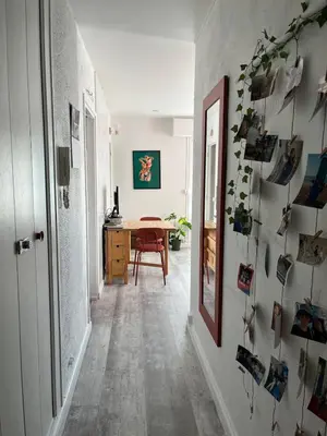 Bibliothèque dans l'appartement