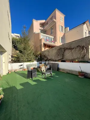 Jardin de l'établissement Studio et terrasse près de Paris