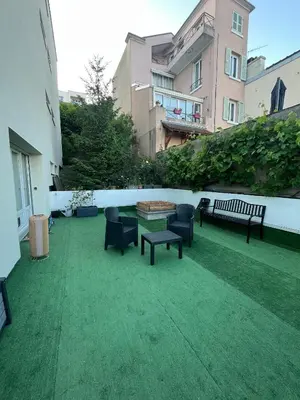 Jardin de l'établissement Studio et terrasse près de Paris