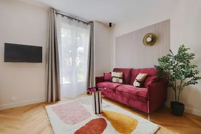 Télévision ou salle de divertissement dans l'établissement Beautiful apartment near the Eiffel Tower