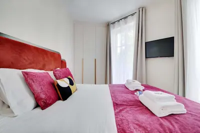 Un ou plusieurs lits dans un hébergement de l'établissement Beautiful apartment near the Eiffel Tower