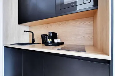 Cuisine ou kitchenette dans l'établissement Whole house near the Eiffel Tower