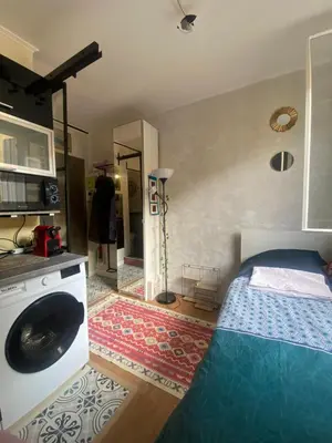 Un ou plusieurs lits dans un hébergement de l'établissement Charming Arty Studio