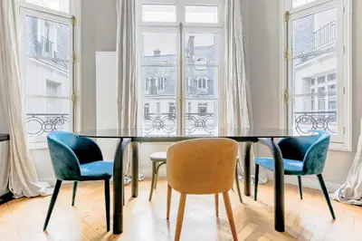 Coin salon dans l'établissement Grand appartement luxe - Trocadéro