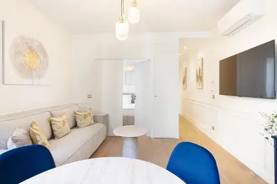 Télévision ou salle de divertissement dans l'établissement Pick A Flat's Apartments in Batignolles - Rue Gauthey