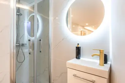 Salle de bains dans l'établissement Appartement d'exception avec Jacuzzi et AC - 6P