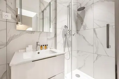 Salle de bains dans l'établissement A21#Republique # Marais # 1BedRoom # Paris03 # AC