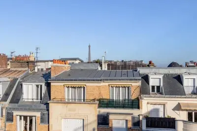 Vue générale sur Paris ou vue de la ville depuis l'appartement
