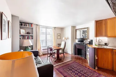 Cuisine ou kitchenette dans l'établissement GuestReady - Discover the Charm of Paris