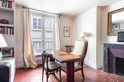 Coin salon dans l'établissement GuestReady - Discover the Charm of Paris