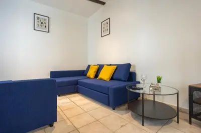 Coin salon dans l'établissement Studio en plein coeur de Paris deuxieme arrondissement Quartier Montergueil Chatelet