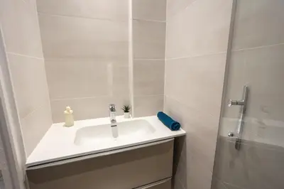 Salle de bains dans l'établissement Studio en plein coeur de Paris deuxieme arrondissement Quartier Montergueil Chatelet