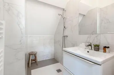 Salle de bains dans l'établissement A42#Republique # Marais # 3BedRooms # Paris03 # AC