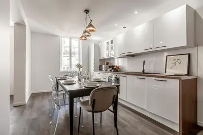 Cuisine ou kitchenette dans l'établissement A42#Republique # Marais # 3BedRooms # Paris03 # AC