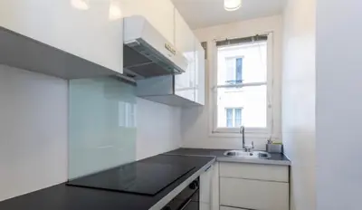 Cuisine ou kitchenette dans l'établissement Elegant Area and Center of Paris