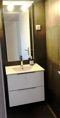 Salle de bains dans l'établissement Beau 2-pieces rch très proche de Paris