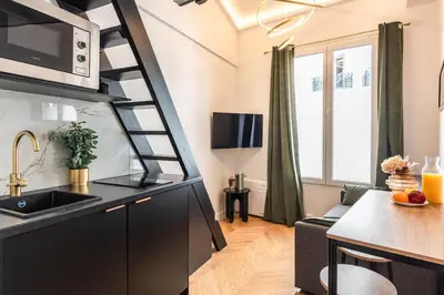 Cuisine ou kitchenette dans l'établissement Studio élégant esprit Loft avec AC