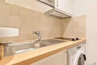 Cuisine ou kitchenette dans l'établissement Raspail 3 - LB - Cosy apartment for 4 pers in heart of Paris