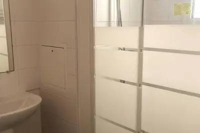 Salle de bains dans l'établissement Nid douillet pour 6p - St Denis *
