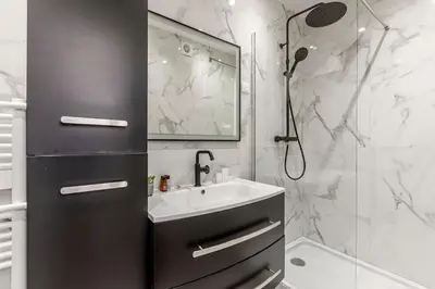 Salle de bains dans l'établissement A32#Republique # Marais # 1BedRoom # Paris03 # AC