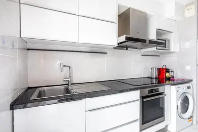 Cuisine ou kitchenette dans l'établissement GuestReady - Architect-Designed Retreat near Paris