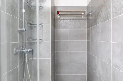 Salle de bains dans l'établissement GuestReady - Architect-Designed Retreat near Paris