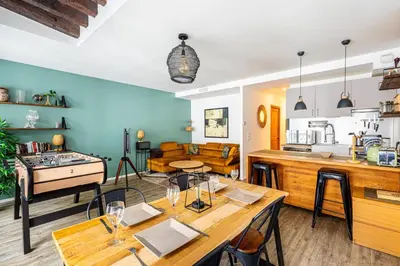Cuisine ou kitchenette dans l'établissement GuestReady - Modern Comfort in the Heart of Paris