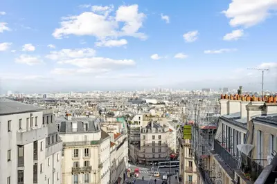Vue générale sur Paris ou vue de la ville depuis l'appartement