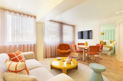 Télévision ou salle de divertissement dans l'établissement Paris Home Collection - Serviced Apartments Champs-Elysées - Rue de Ponthieu