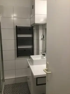 Salle de bains dans l'établissement GuestReady - Urban haven near Opera