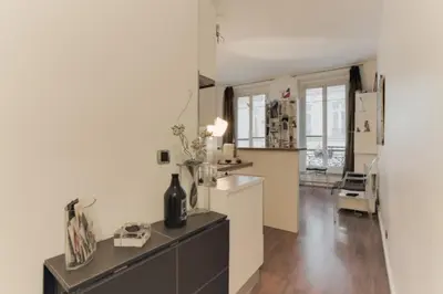 Cuisine ou kitchenette dans l'établissement GuestReady - Urban haven near Opera
