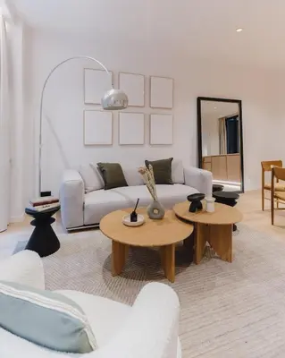 Coin salon dans l'établissement Large and Calm 2BR Apt with AC & Patio