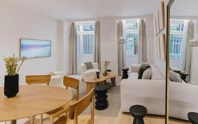 Coin salon dans l'établissement Large and Calm 2BR Apt with AC & Patio