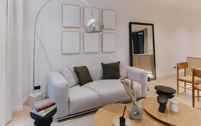 Coin salon dans l'établissement Large and Calm 2BR Apt with AC & Patio