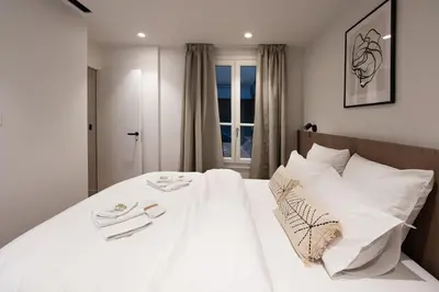 Un ou plusieurs lits dans un hébergement de l'établissement 2BR Apt with AC - ideal nest for families