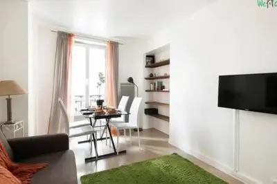 Télévision ou salle de divertissement dans l'établissement Saint Benoît - KP - Lovely Apartment in St Germain-des-Prés for 4p