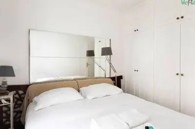 Un ou plusieurs lits dans un hébergement de l'établissement Saint Benoît - KP - Lovely Apartment in St Germain-des-Prés for 4p